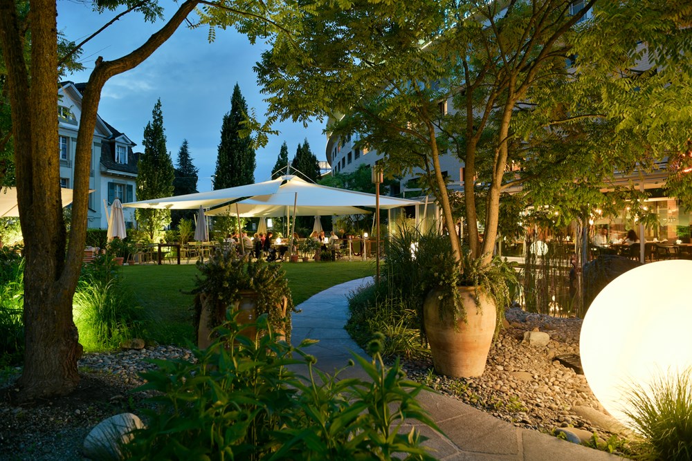 Italienisches Restaurant Giardino Garten Terrasse Abend